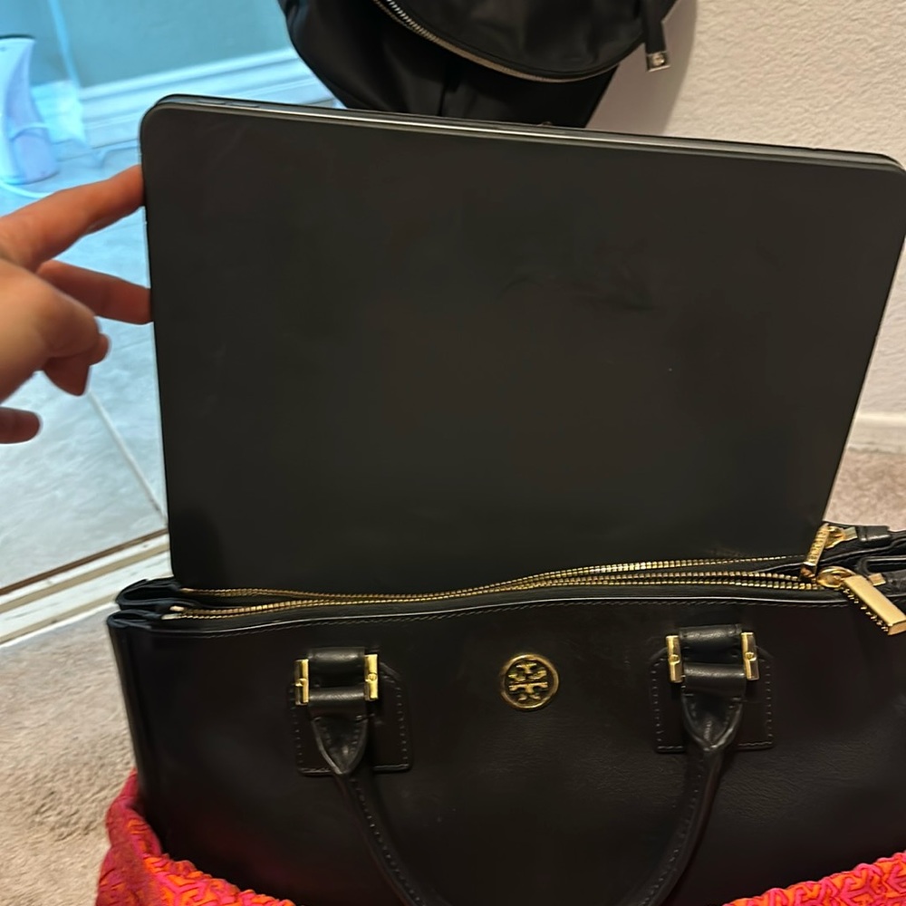 Large Tory Burch Robinson Tote Bag - Picture 15 of 16